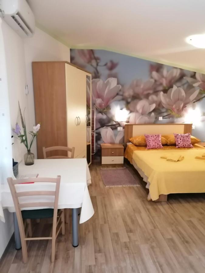 Rooms Katarina Kadumi ภายนอก รูปภาพ