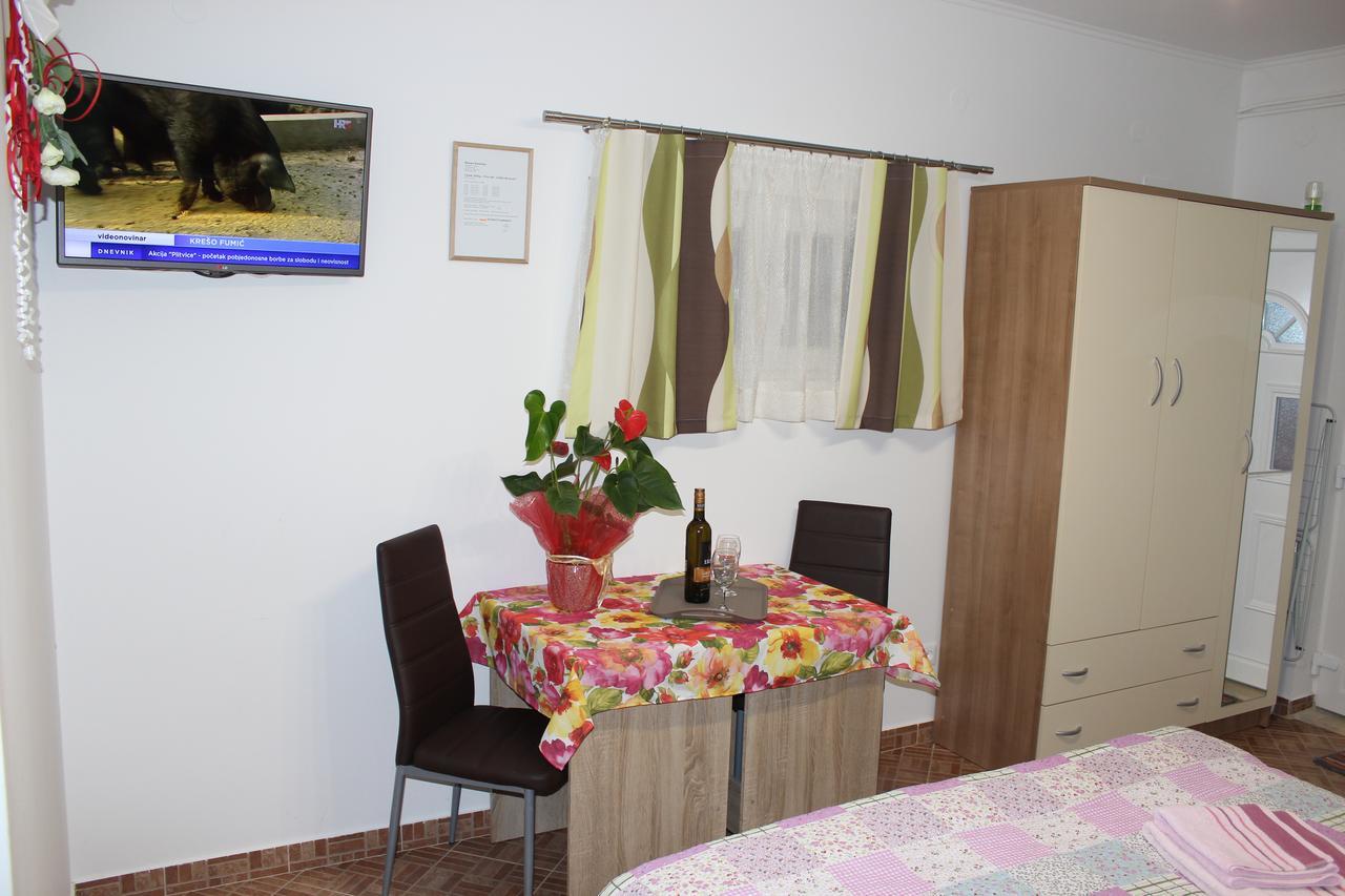 Rooms Katarina Kadumi ภายนอก รูปภาพ