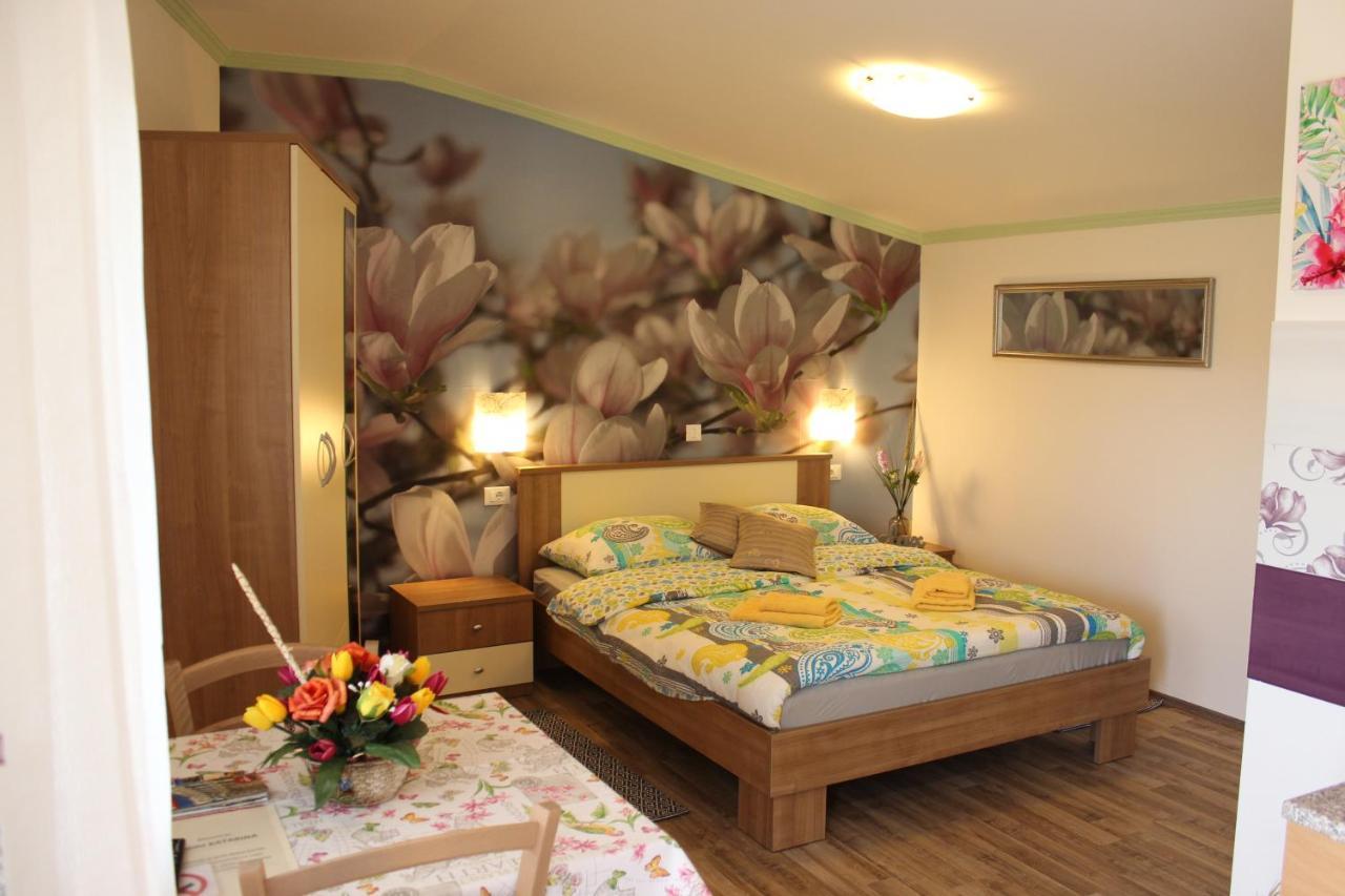 Rooms Katarina Kadumi ภายนอก รูปภาพ